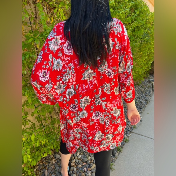 Patrons of Peace Women’s Floral cardigan. Size Medium. - Picture 3 of 5